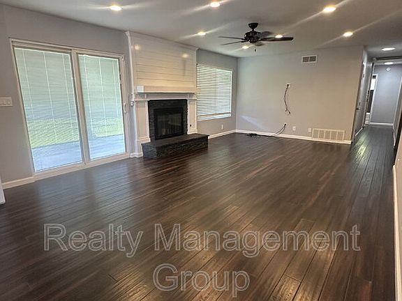 4th image of 2388 Windmill View Rd