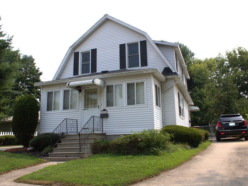 Entrance and drive on the south side of the house. Upstairs Apartment