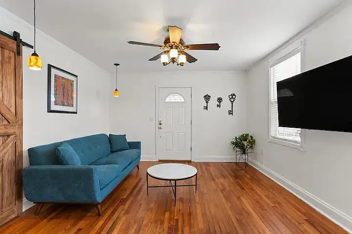4 bed, 1350 sqft, $1,990 — Photo 3