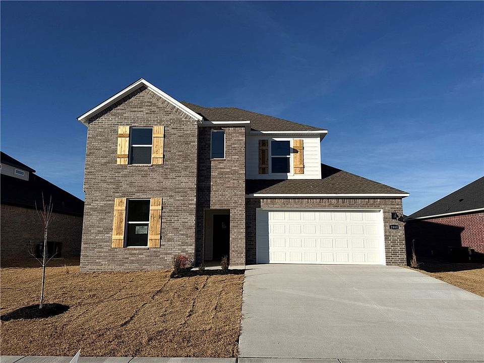1st image of 2440 Longfellow Dr