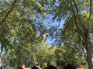 6814 Douglas Rd, Lambertville, MI 48144