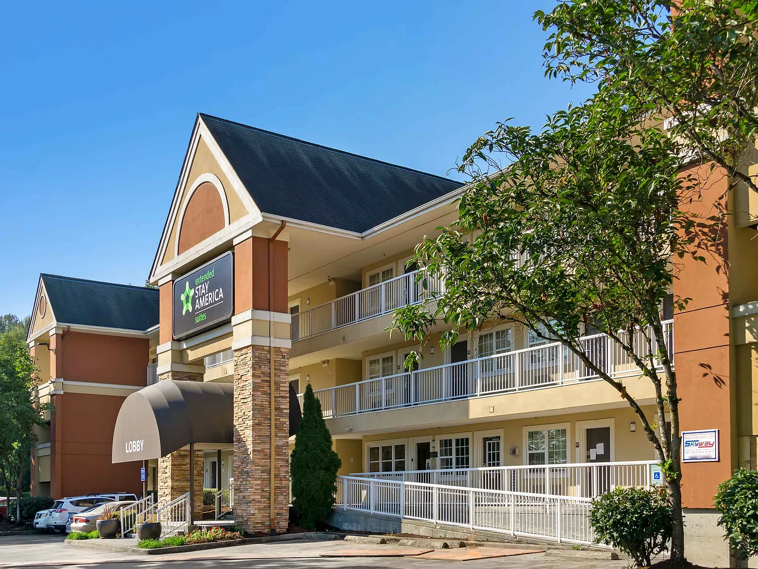 Seattle - Tukwila — Photo 1