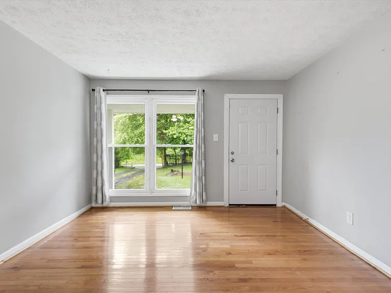 6330 Airlie Rd — Photo 5