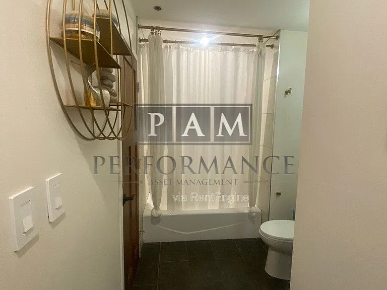 234 N Broadway — Photo 19