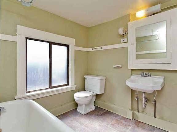 5th image of 229 1st Ave N APT 202