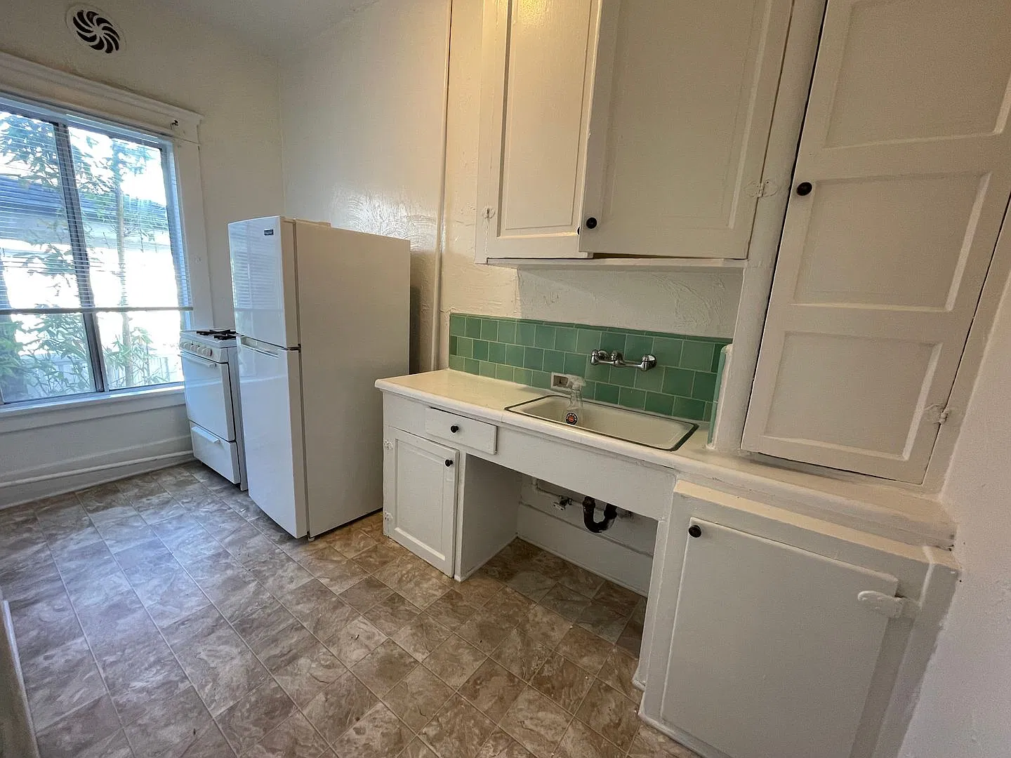 704 Pacific Ave — Photo 3