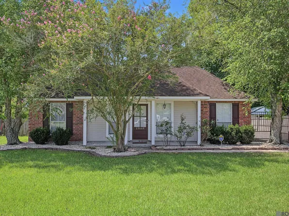 13668 S Trace Dr, Walker, LA 70785