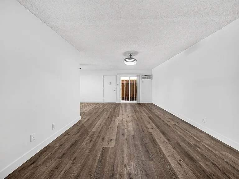 20353 Saticoy St — Photo 12