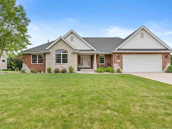 8980 Schillton Dr, Saint John, IN 46373