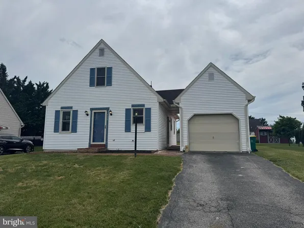 536 Bracken Dr, Chambersburg, PA 17201