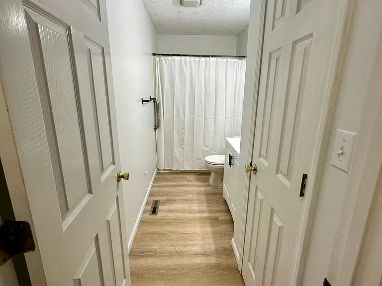 302 N McLaren St #1 — Photo 2