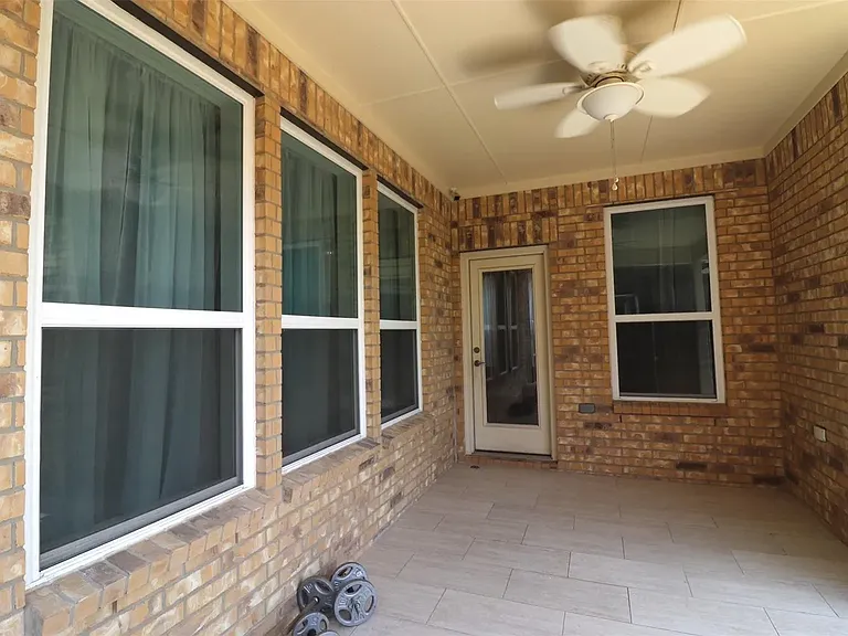 1422 Bellingham Ln — Photo 20