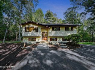 304 Seneca Ln, Canadensis, PA 18325