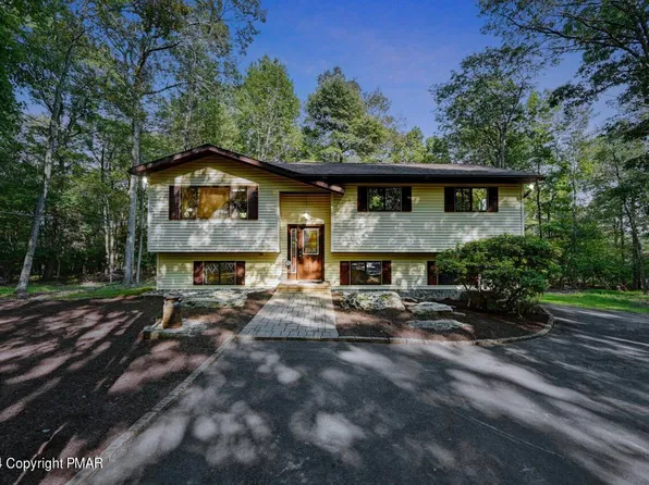 304 Seneca Ln, Canadensis, PA 18325