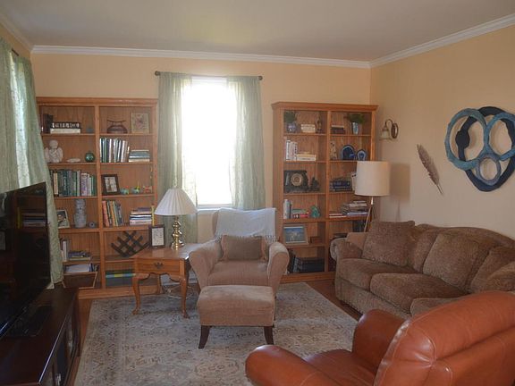 3rd image of 25 Montcalm St