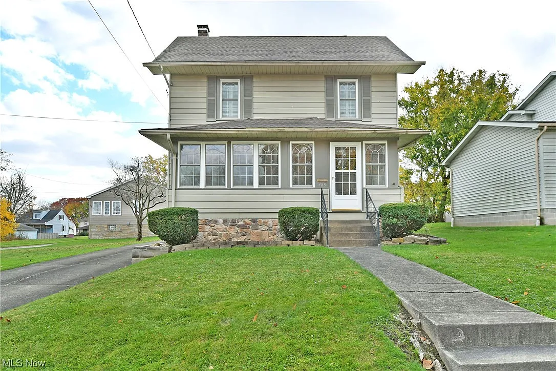 388 Maplewood Ave photo 1