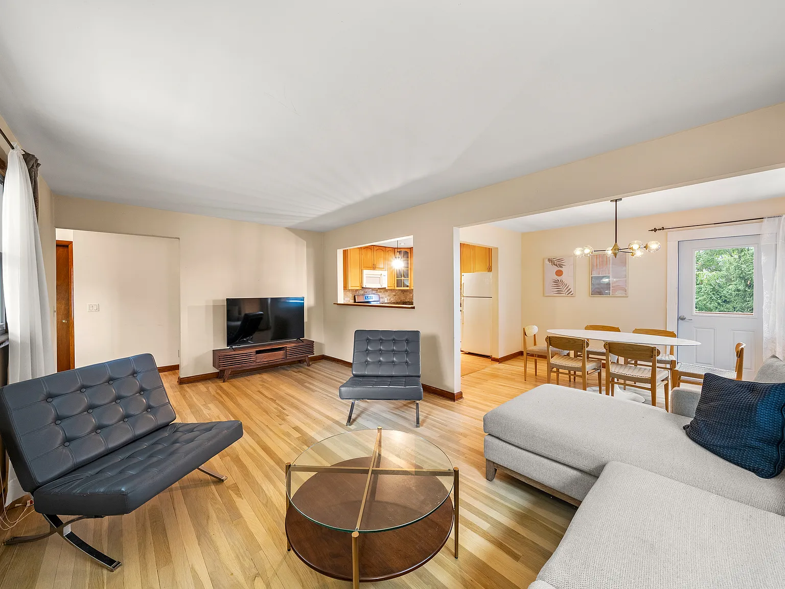4 bed, 2.5 bath, $4,200 — Photo 3