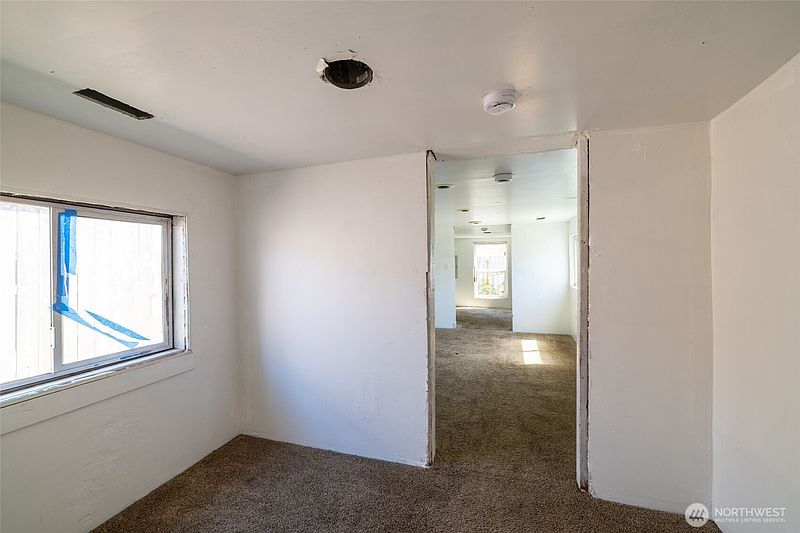 3rd image of 1320 Delaware Avenue