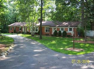 28317 Forestbrook Dr, Farmington Hills, MI