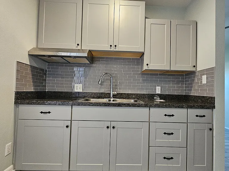4132 W Greenway Rd — Photo 2