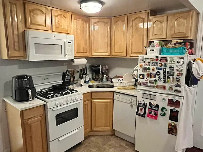 32 W 69th St #1B — Photo 4