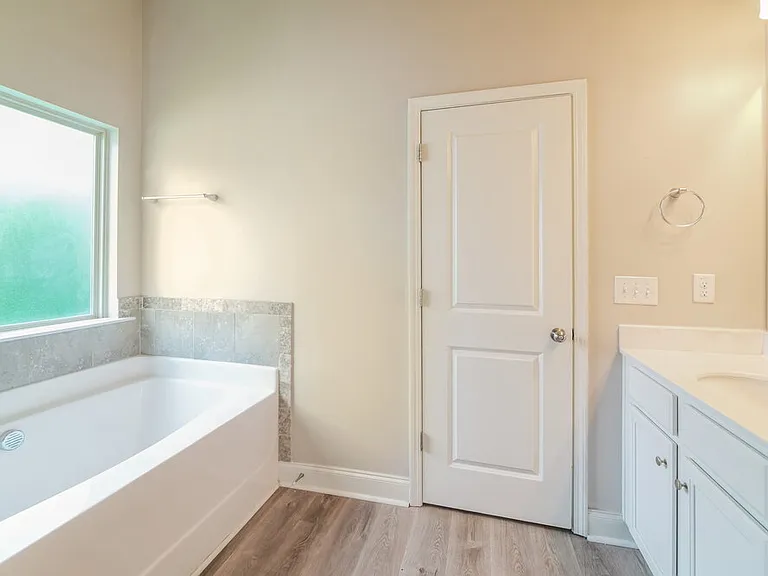 313 Kenmore Ct — Photo 12