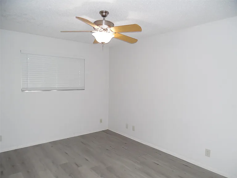 7400 Dixie Dr #B — Photo 12