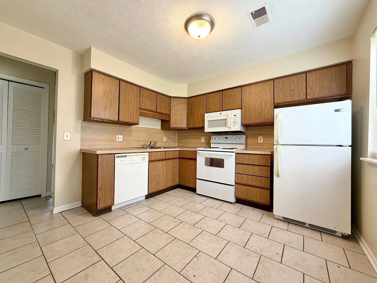 2 bed, 1.0 bath, 850 sqft, $1,500 — Photo 3