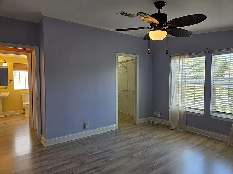 2921 Dupont St S — Photo 24