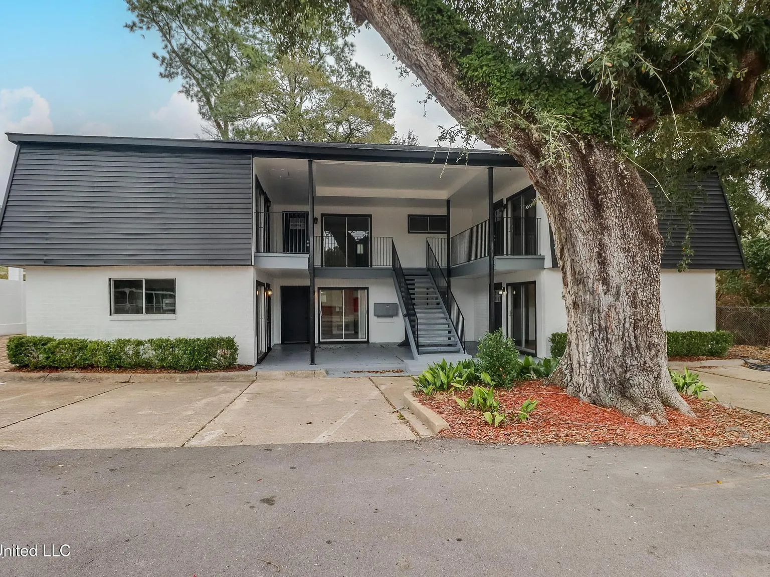 2 bed, 1.0 bath, 673 sqft, $1,025 — Photo 2
