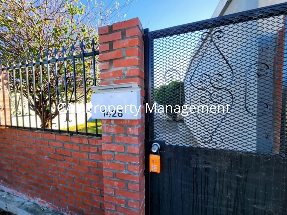 1426 Amador Cir