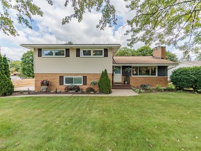 2359 Hoffman Rd, Cuyahoga Falls, OH, 44223