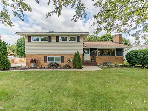 2359 Hoffman Rd, Cuyahoga Falls, OH 44223