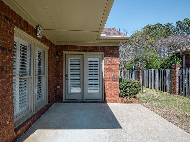 1326 Berwick Dr — Photo 24