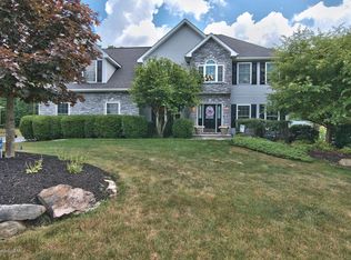81 Greystone Dr, Mountain Top, PA 18707
