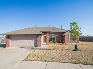 4512 Applegate Dr, Moore, OK 73160