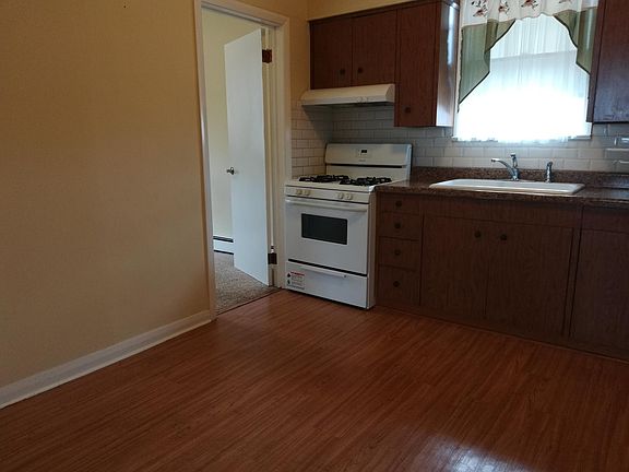 4th image of 113 Wood St #2
