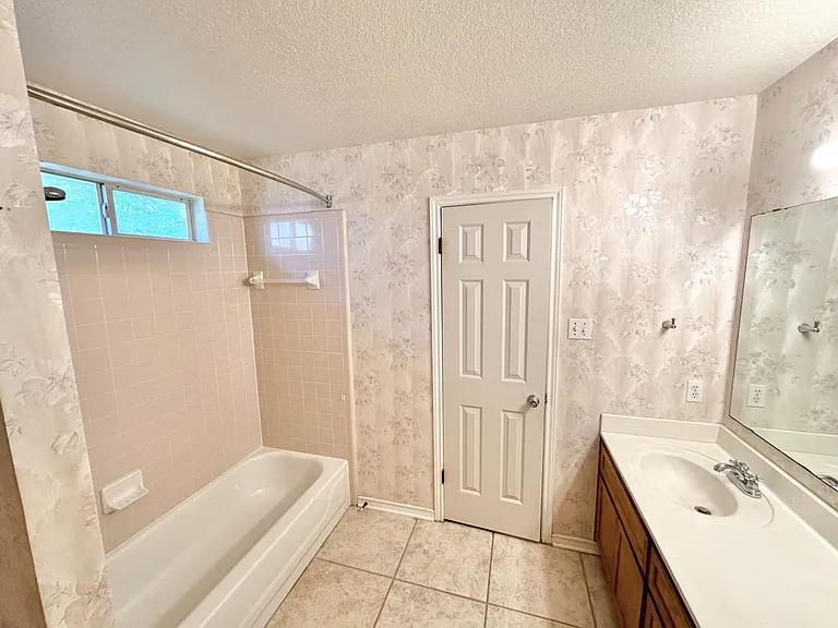 1100 Clairidge Ave — Photo 16