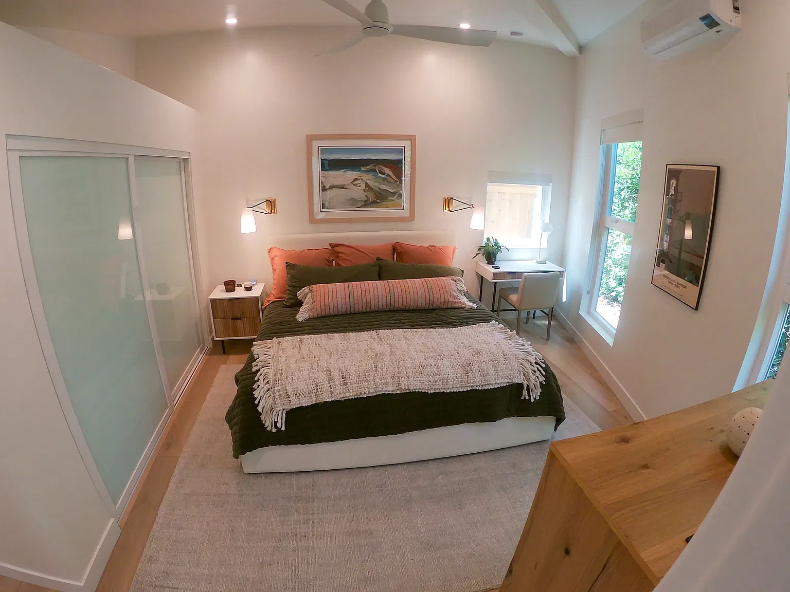 2 bed, 1200 sqft, $4,990 — Photo 3