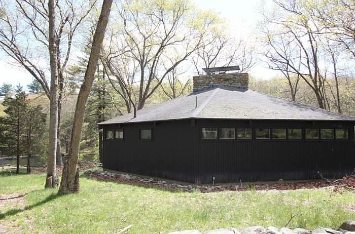 2nd image of 84 Linebrook Rd