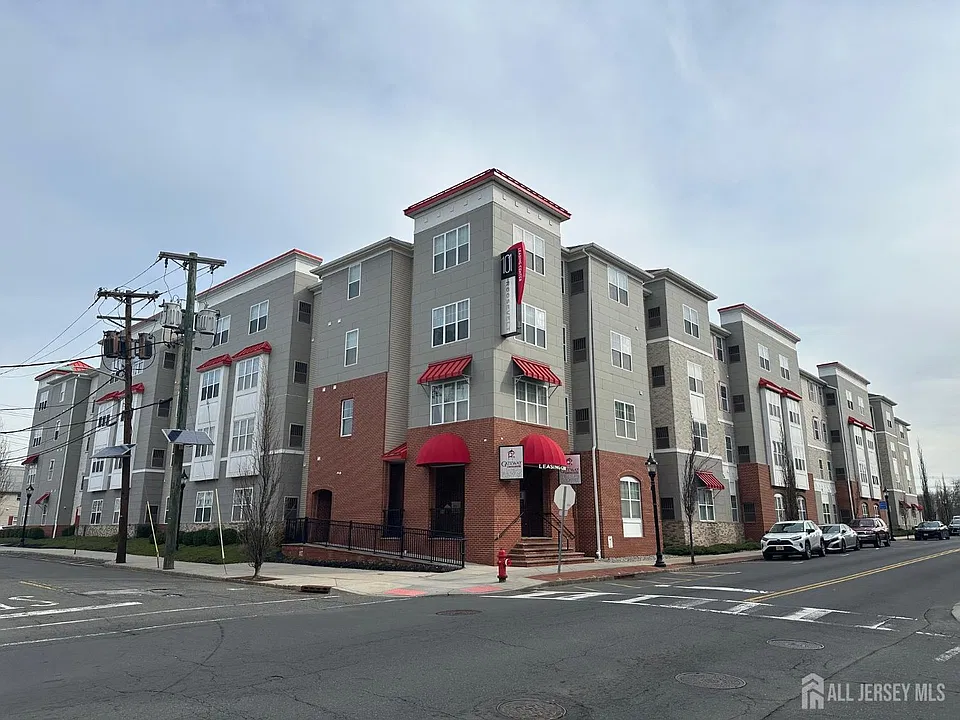 88 Roosevelt Ave #306