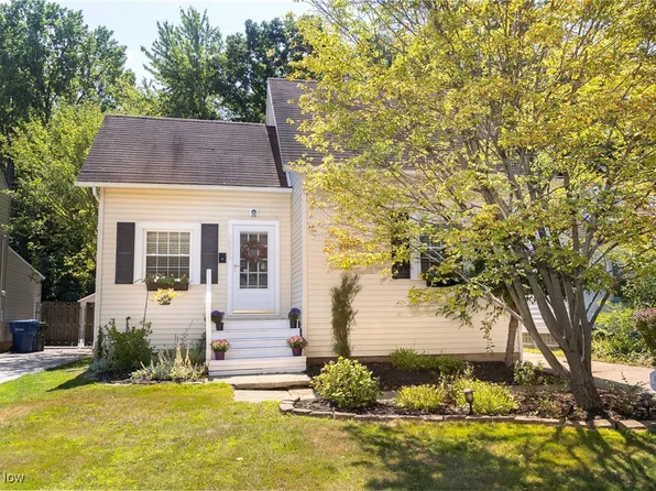 20623 Woodstock Ave, Fairview Park, OH 44126