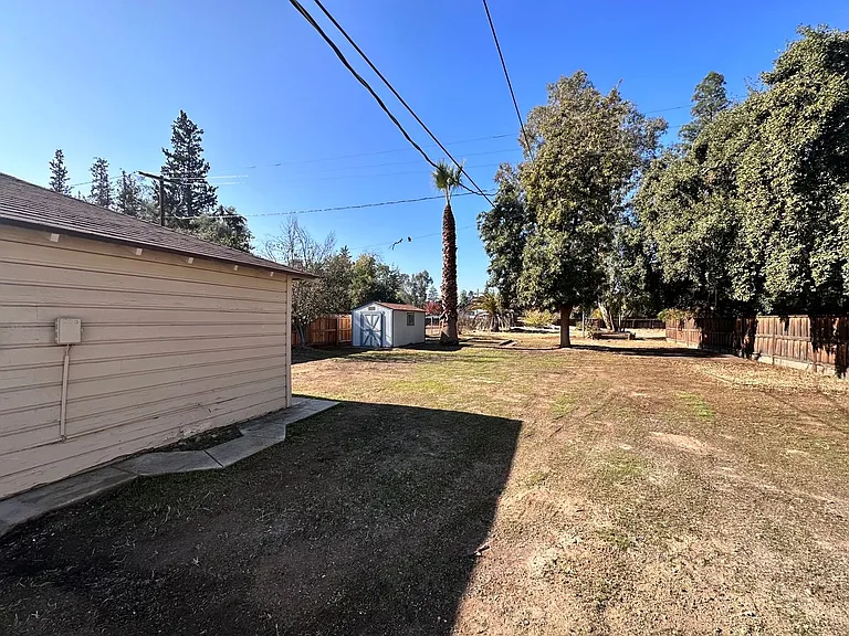 4735 N Thorne Ave — Photo 1