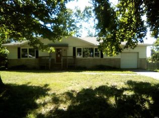 8404 Hillview Dr, Belleville, IL 62223