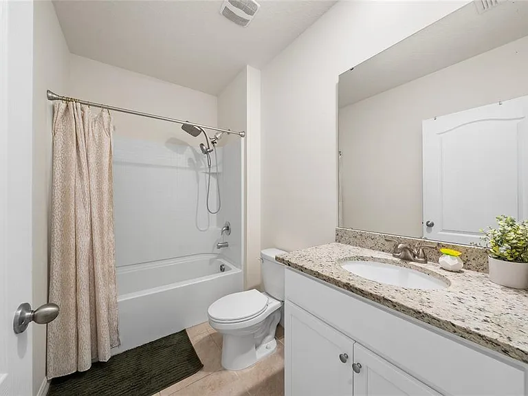 687 Griffon Ave — Photo 6