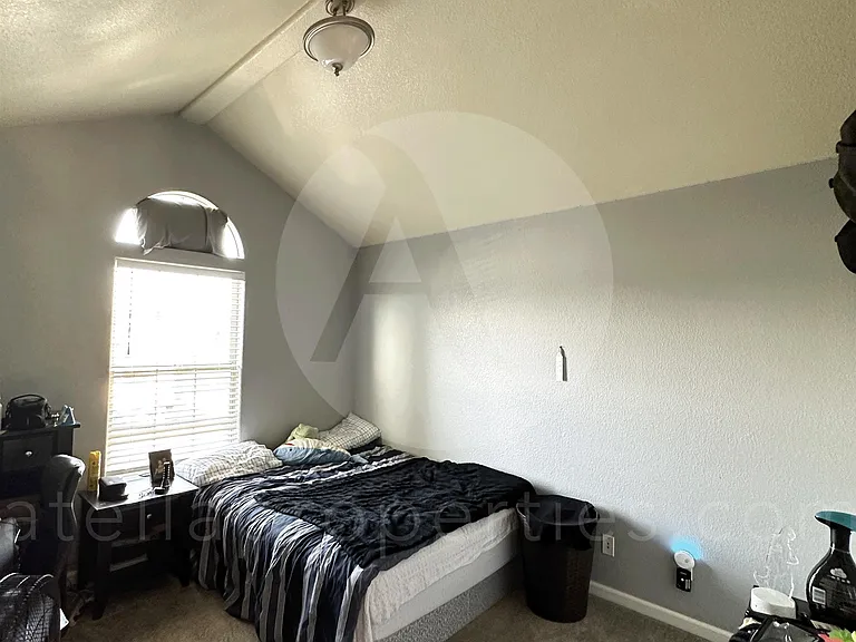 5033 W Wren Ave — Photo 6