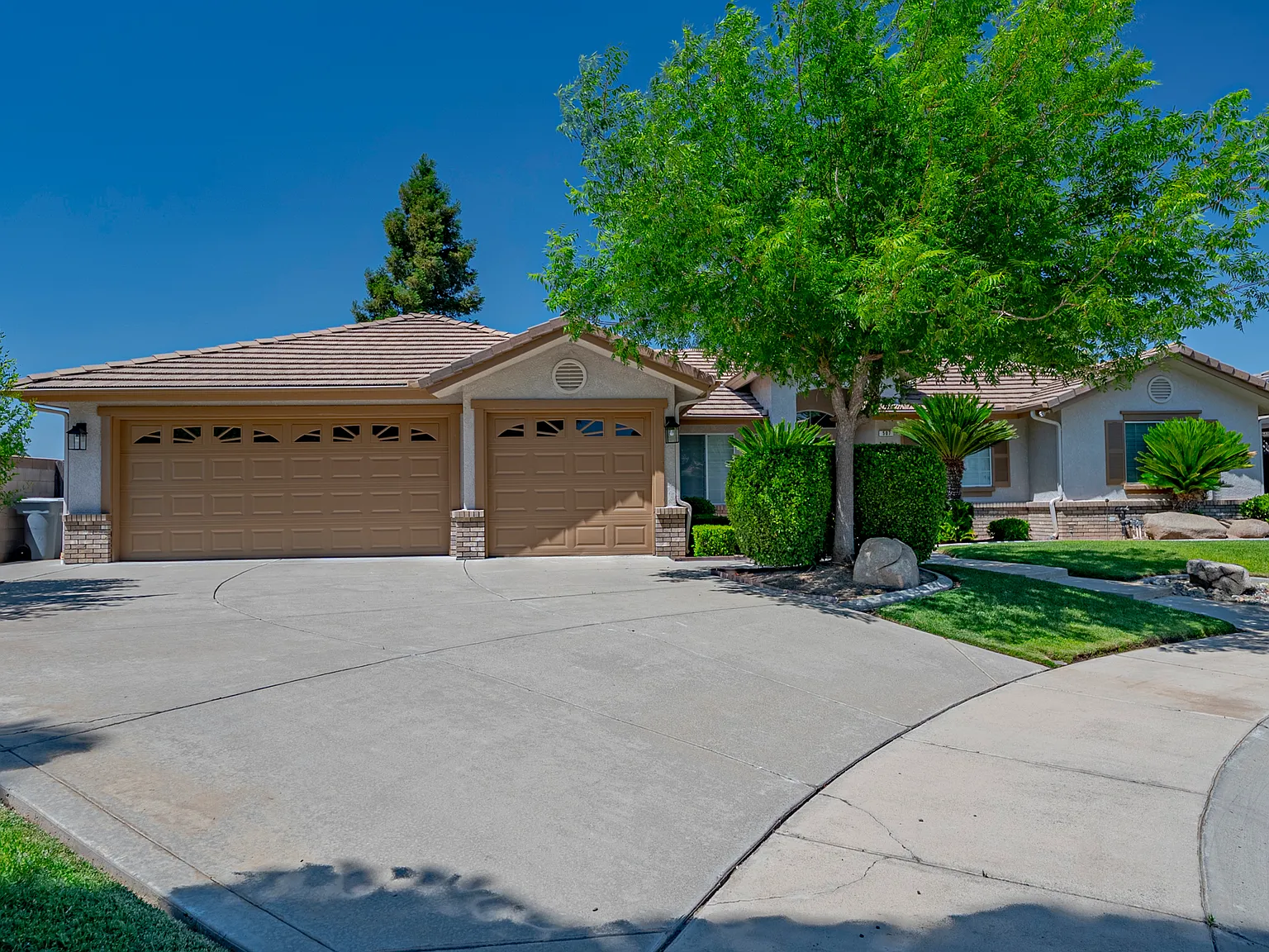 4 bed, 2258 sqft, $3,000 — Photo 3