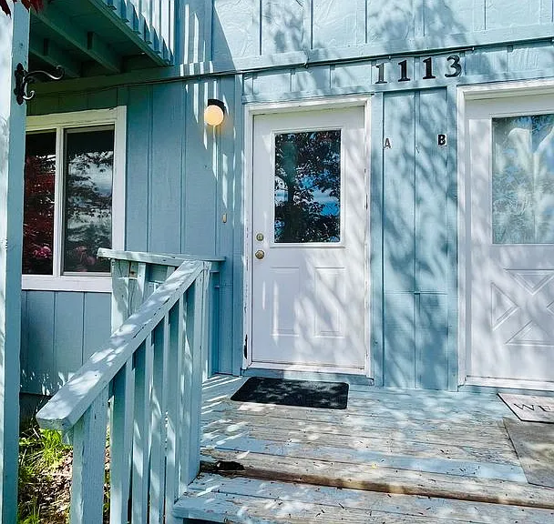 1113 Larch St — Photo 4