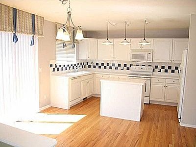 3rd image of 6923 Edinborough Dr