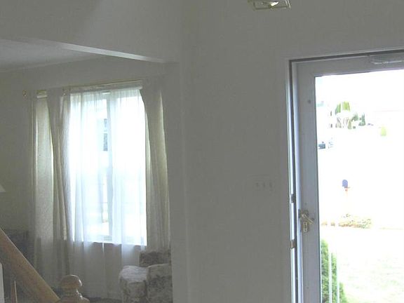 2nd image of 805 Oaklawn Dr